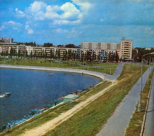 Посмотрите, как 50 лет назад выглядела Набережная в Бресте
             
                Посмотрите, как 50 лет назад выглядела Набережная в Бресте