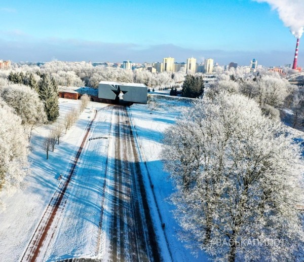Посмотрите, как красиво в Брестской крепости
             
                Посмотрите, как красиво в Брестской крепости