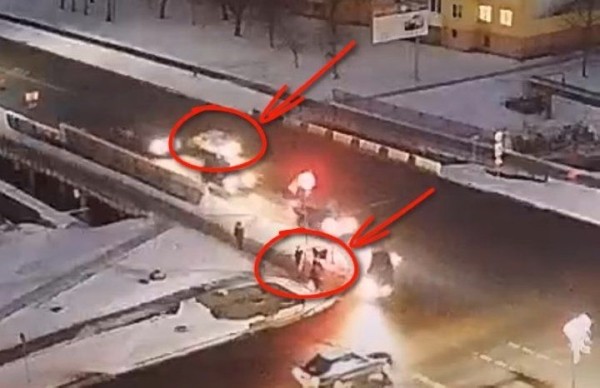 В Кобрине автомобиль сбил человека. Есть видео
             
                В Кобрине автомобиль сбил человека. Есть видео