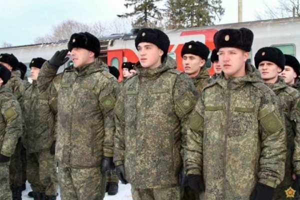 На ЖД станцию «Полонка» в Брестской области прибыл эшелон с военной техникой из России На ЖД станцию «Полонка» в Брестской области прибыл эшелон с военной техникой из России