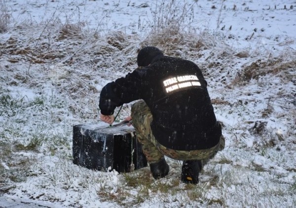 В Польше перехватили беспилотник, прилетевший с сигаретами из Беларуси В Польше перехватили беспилотник, прилетевший с сигаретами из Беларуси