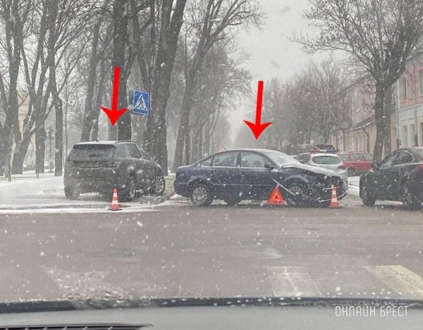 Читатель: Серьёзное ДТП произошло на Гоголя в Бресте
             
                Читатель: Серьёзное ДТП произошло на Гоголя в Бресте