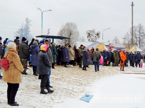 Крещенские купания прошли в Микашевичах (Брестская область) Крещенские купания прошли в Микашевичах (Брестская область)