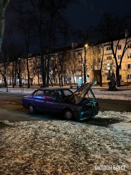 Читатель: Сегодня в Бресте на  Гоголя горела BMW
             
                Читатель: Сегодня в Бресте на  Гоголя горела BMW