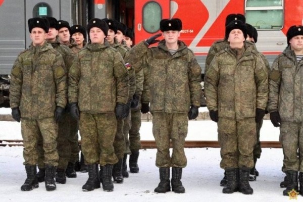 На ЖД станцию «Полонка» в Брестской области прибыл эшелон с военной техникой из России На ЖД станцию «Полонка» в Брестской области прибыл эшелон с военной техникой из России