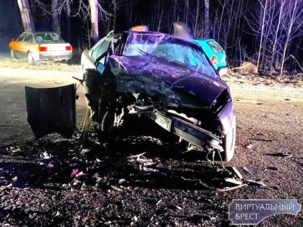 В Бресте на Красном дворе произошло серьёзное ДТП
             
                В Бресте на Красном дворе произошло серьёзное ДТП