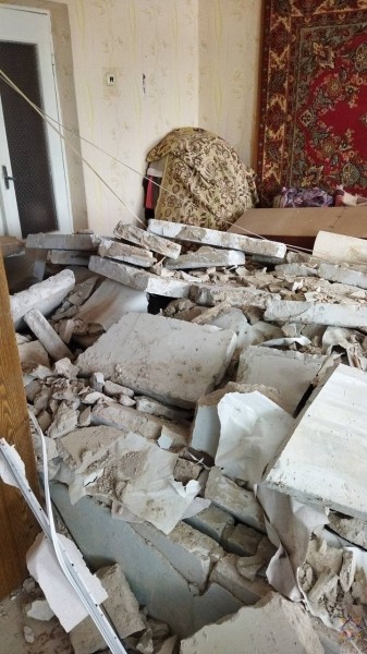 В Беларуси из-за взрыва самогонного аппарата обрушилась стена между квартирами В Беларуси из-за взрыва самогонного аппарата обрушилась стена между квартирами