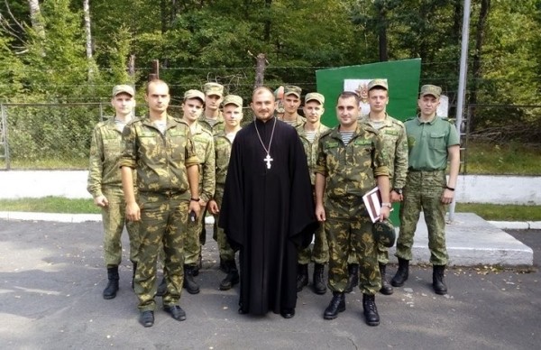 Духовный полководец брестских пограничников: «Преграду между «обычными» людьми и священниками надо убирать» Духовный полководец брестских пограничников: «Преграду между «обычными» людьми и священниками надо убирать»