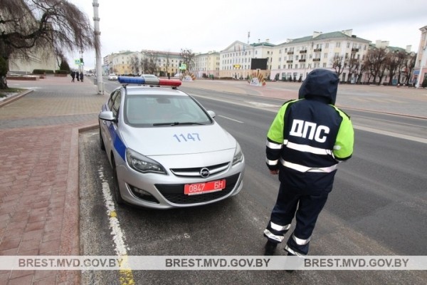 В Бресте за месяц поймали 50 водителей, которые говорили по телефону за рулем В Бресте за месяц поймали 50 водителей, которые говорили по телефону за рулем