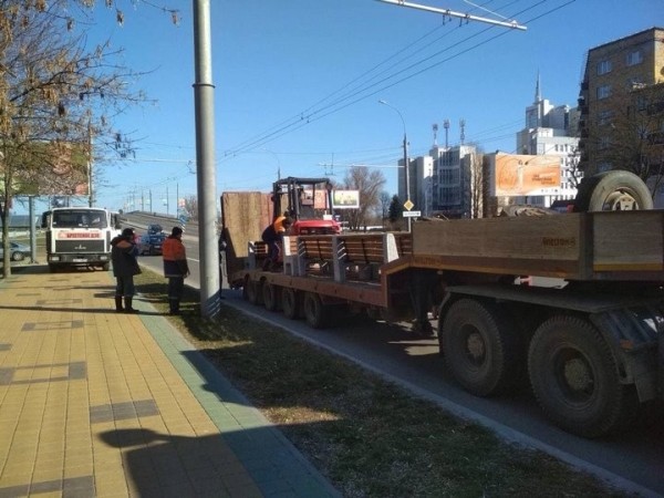 Новые скамейки установлены на проспекте Машерова в Бресте Новые скамейки установлены на проспекте Машерова в Бресте