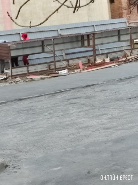 Читатель: В Бресте на Я.Купалы дерево упало в сторону дома. Вот ещё сегодняшние последствия сильного ветра
             
                Читатель: В Бресте на Я.Купалы дерево упало в сторону дома. Вот ещё сегодняшние последствия сильного ветра