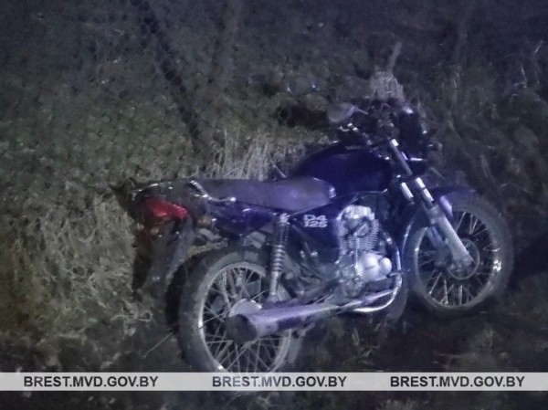 Первая в сезоне мотоавария произошла в Пинском районе: 7-летняя девочка с травмами в больнице Первая в сезоне мотоавария произошла в Пинском районе: 7-летняя девочка с травмами в больнице