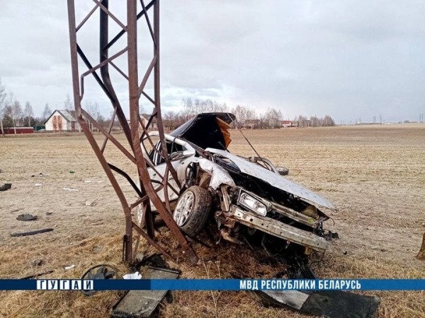 Под Гомелем пьяный бесправник врезался в опору ЛЭП — три человека в реанимации Под Гомелем пьяный бесправник врезался в опору ЛЭП — три человека в реанимации