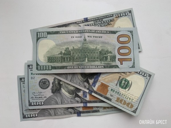 В России на полгода запретили банкам продавать валюту населению В России на полгода запретили банкам продавать валюту населению