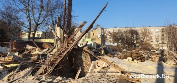 На улице Карбышева в Бресте снесли старый дом и планируют построить пятиэтажку с высоким уровнем комфорта На улице Карбышева в Бресте снесли старый дом и планируют построить пятиэтажку с высоким уровнем комфорта