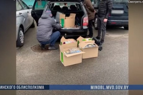 На трассе М1 воры «обчистили» грузовик со спящим водителем На трассе М1 воры «обчистили» грузовик со спящим водителем