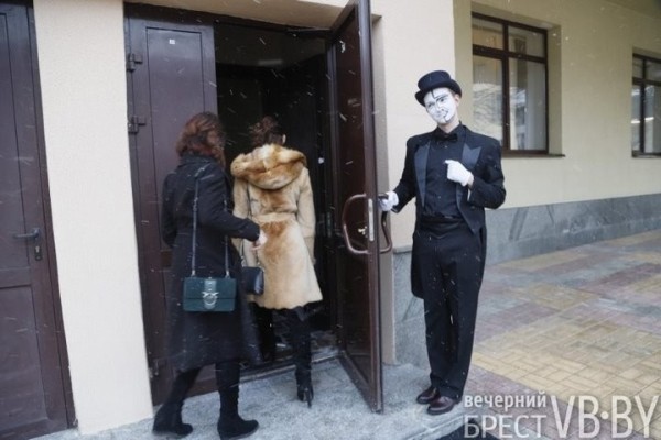В Бресте просят надеть только черное и белое В Бресте просят надеть только черное и белое