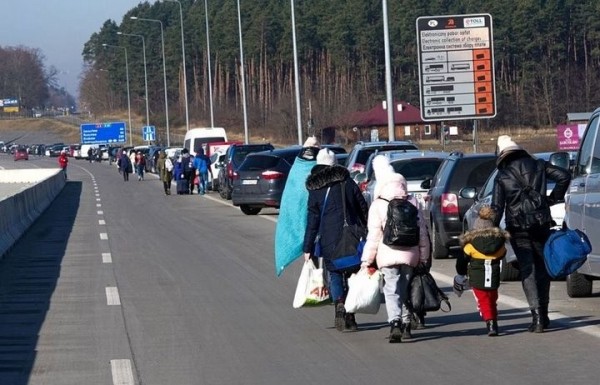 Украину покинули полмиллиона человек. Белорусы о том, как трое суток стояли в пробке на границе Украину покинули полмиллиона человек. Белорусы о том, как трое суток стояли в пробке на границе