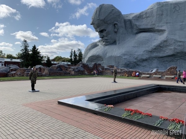 Юнармейцам прошлых лет предлагают заступить на Пост Памяти в день освобождения Бреста Юнармейцам прошлых лет предлагают заступить на Пост Памяти в день освобождения Бреста
