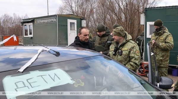 Беларусь разрешила до 15 апреля безвизовый въезд из Украины всем иностранцам, кто спасается от боевых действий Беларусь разрешила до 15 апреля безвизовый въезд из Украины всем иностранцам, кто спасается от боевых действий