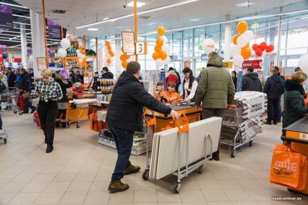 «Последний фургон из Варшавы?» Цены на товары ползут вверх, и даже продавцы порой в неведении, чего ожидать «Последний фургон из Варшавы?» Цены на товары ползут вверх, и даже продавцы порой в неведении, чего ожидать