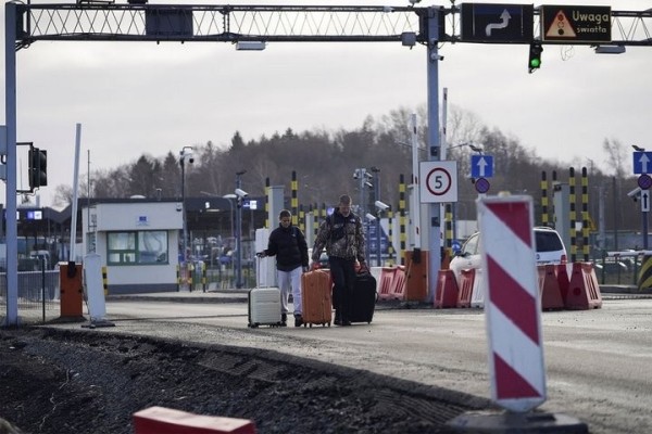 Польша приняла уже 1,8 млн украинских беженцев Польша приняла уже 1,8 млн украинских беженцев