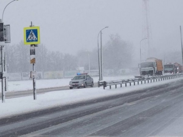 В Бресте снегоуборочная техника работает в круглосуточном режиме В Бресте снегоуборочная техника работает в круглосуточном режиме