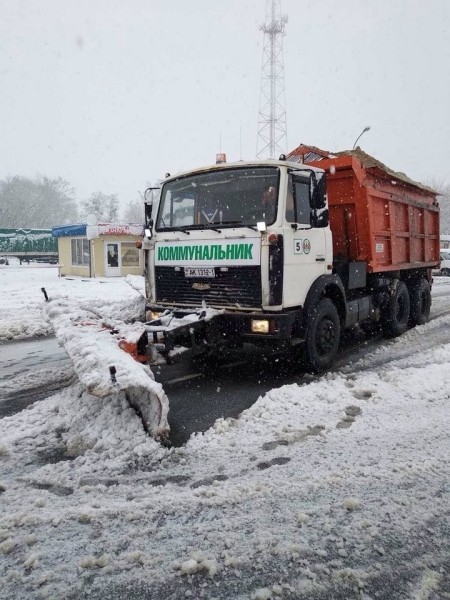В Бресте снегоуборочная техника работает в круглосуточном режиме В Бресте снегоуборочная техника работает в круглосуточном режиме