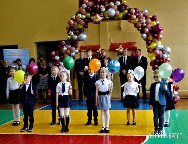 Читатель: Сегодня прошёл последний звонок в средней школе № 28 г. Бреста
             
                Читатель: Сегодня прошёл последний звонок в средней школе № 28 г. Бреста