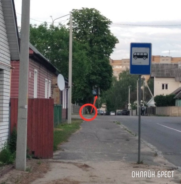 Читатель: В Бресте на Киевке, возле остановки «Пионерская»,  упал светофор
             
                Читатель: В Бресте на Киевке, возле остановки «Пионерская»,  упал светофор