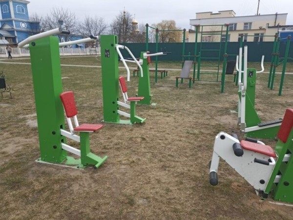 В Дрогичине установили уличные тренажеры В Дрогичине установили уличные тренажеры