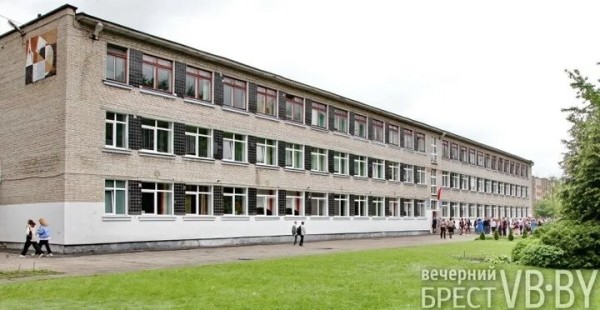 В брестских школах прозвенели последние звонки. Смотрите, как это было в СШ №22 В брестских школах прозвенели последние звонки. Смотрите, как это было в СШ №22