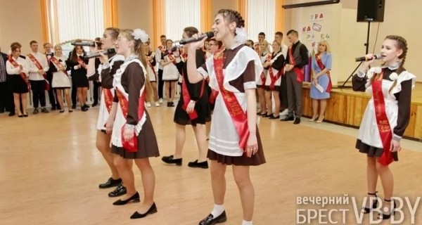 В брестских школах прозвенели последние звонки. Смотрите, как это было в СШ №22 В брестских школах прозвенели последние звонки. Смотрите, как это было в СШ №22