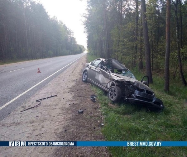 Под Брестом произошло жесткое ДТП. 23-летняя девушка на BMW не справилась с управлением Под Брестом произошло жесткое ДТП. 23-летняя девушка на BMW не справилась с управлением