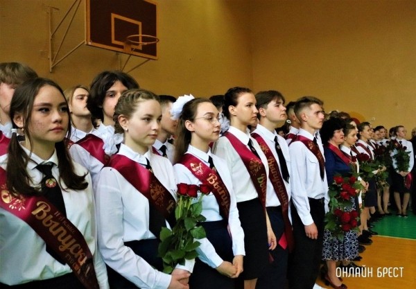 Читатель: Сегодня прошёл последний звонок в средней школе № 28 г. Бреста
             
                Читатель: Сегодня прошёл последний звонок в средней школе № 28 г. Бреста
