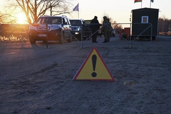 Приближаться к белорусской границе запретили в трех областях Украины Приближаться к белорусской границе запретили в трех областях Украины