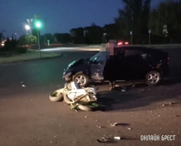 Очевидцы: В Кобрине произошло серьёзное ДТП с участием мотоциклиста
             
                Очевидцы: В Кобрине произошло серьёзное ДТП с участием мотоциклиста
