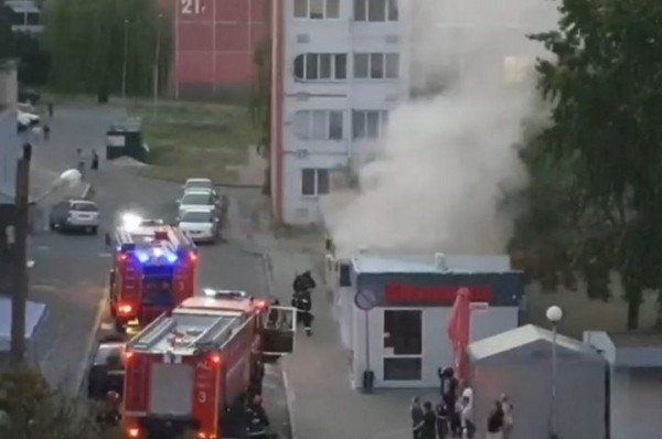 Подразделения МЧС ликвидируют возгорание в ларьках, расположенных за «Монтаной» на Партизанском проспекте
             
                Подразделения МЧС ликвидируют возгорание в ларьках, расположенных за «Монтаной» на Партизанском проспекте