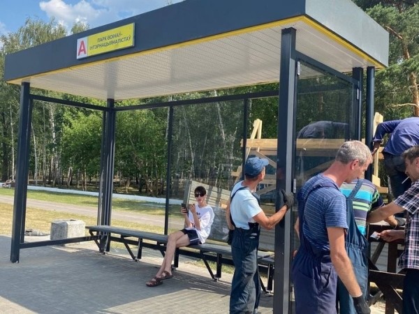 В Бресте смонтирована новая остановка. Появятся и новые скамейки В Бресте смонтирована новая остановка. Появятся и новые скамейки