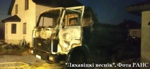 Грузовик загорелся в Ляховичах Грузовик загорелся в Ляховичах