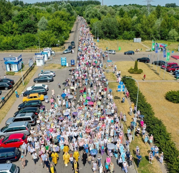 Сегодня в Бресте прошёл Крестный ход к мужскому монастырю
             
                Сегодня в Бресте прошёл Крестный ход к мужскому монастырю
