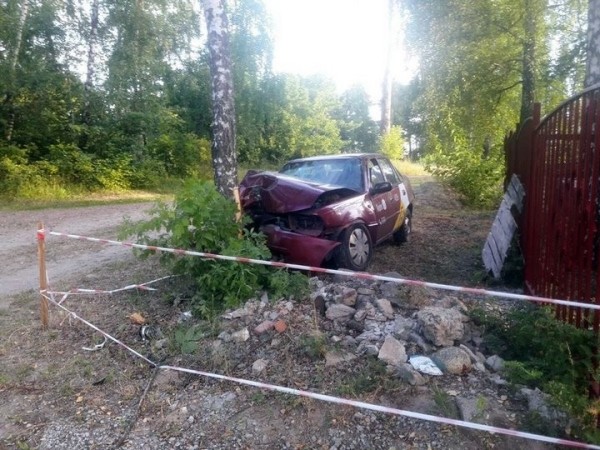 Таксист дал порулить 18-летнему пассажиру. Получилось не очень Таксист дал порулить 18-летнему пассажиру. Получилось не очень