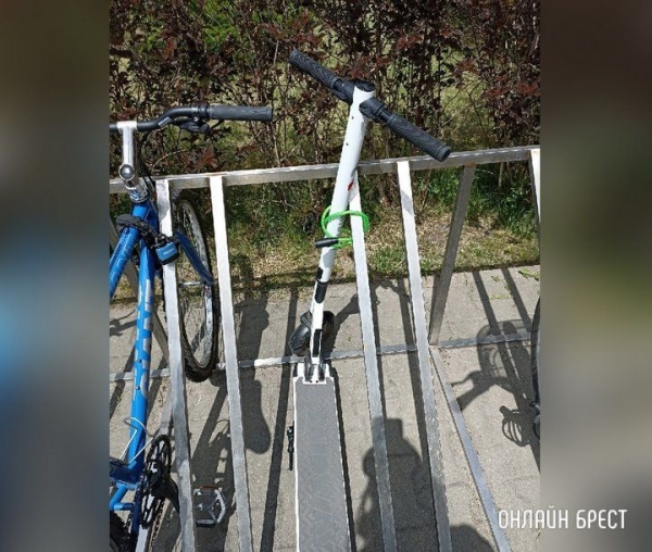 Читатель: Народ, украли электросамокат у ребенка в Бресте на Рябиновой
             
                Читатель: Народ, украли электросамокат у ребенка в Бресте на Рябиновой
