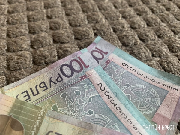«Живем на 1100 рублей и за год отложили $9 тысяч». Бюджет молодой семьи, которая копит на квартиру «Живем на 1100 рублей и за год отложили $9 тысяч». Бюджет молодой семьи, которая копит на квартиру