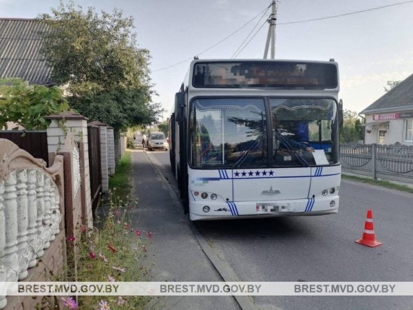 В Кобрине пассажирка упала в автобусе, ее госпитализировали В Кобрине пассажирка упала в автобусе, ее госпитализировали