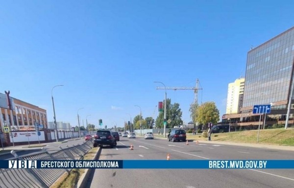 Повреждено 11 пролетов заборного ограждения. Подробности ДТП в Бресте с участием Porsche Повреждено 11 пролетов заборного ограждения. Подробности ДТП в Бресте с участием Porsche