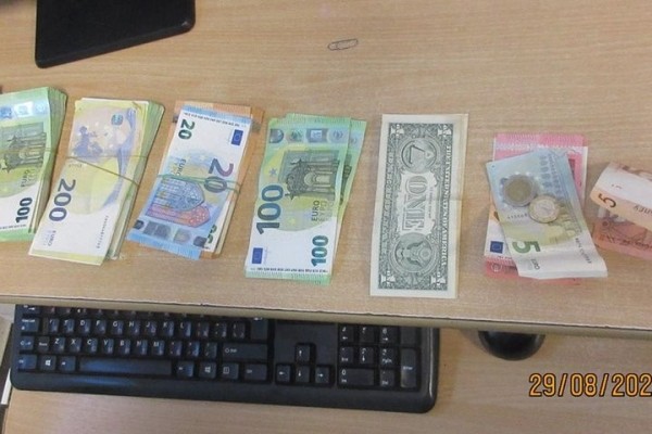 У водителя из Беларуси на границе с Латвией нашли крупную сумму незадекларированной валюты У водителя из Беларуси на границе с Латвией нашли крупную сумму незадекларированной валюты