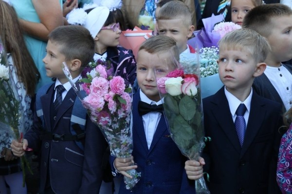 1 сентября: в брестских школах проходят торжественные линейки 1 сентября: в брестских школах проходят торжественные линейки