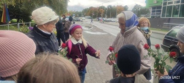 Акция «Осенний день для добрых дел» прошла  в ГУО «Начальная школа №9 г. Бреста»
             
                Акция «Осенний день для добрых дел» прошла  в ГУО «Начальная школа №9 г. Бреста»