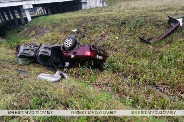 В Дрогичинском районе кобринчанка перевернулась на Audi (ищут очевидцев ДТП) В Дрогичинском районе кобринчанка перевернулась на Audi (ищут очевидцев ДТП)